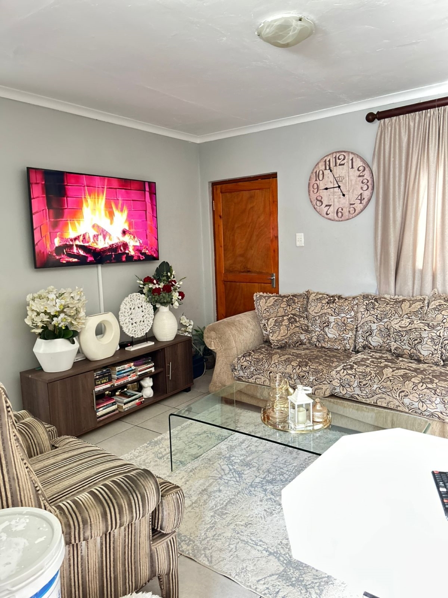 To Let 2 Bedroom Property for Rent in Waterval East North West